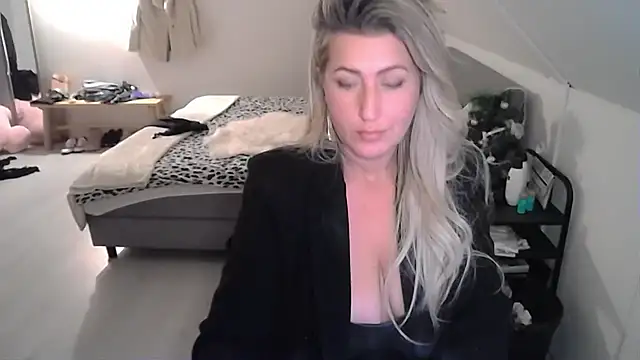 TessToy online show from December 2024 05:59:02 PM