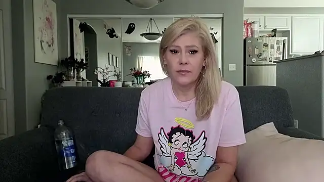 Lexi Shocker online show from November 2025 05:48:02 PM