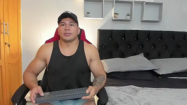 tyler hank01 online show from April 2026 03:06:01 AM