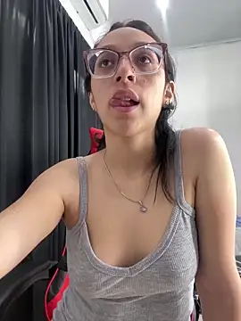 Snapshot of Ninnfa chatting on December 2024 09:44:01 PM Ninnfa online show from December 2024 09:44:01 PM