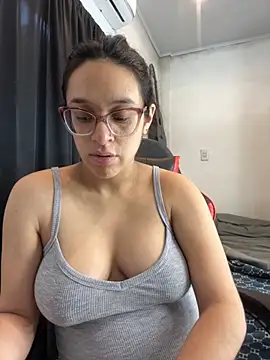 Snapshot of Ninnfa chatting on October 2025 03:32:01 PM Ninnfa online show from October 2025 03:32:01 PM