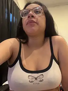 Snapshot of Ninnfa chatting on October 2025 09:37:01 PM Ninnfa online show from October 2025 09:37:01 PM