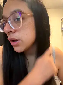 Snapshot of Ninnfa chatting on November 2025 05:01:02 PM Ninnfa online show from November 2025 05:01:02 PM