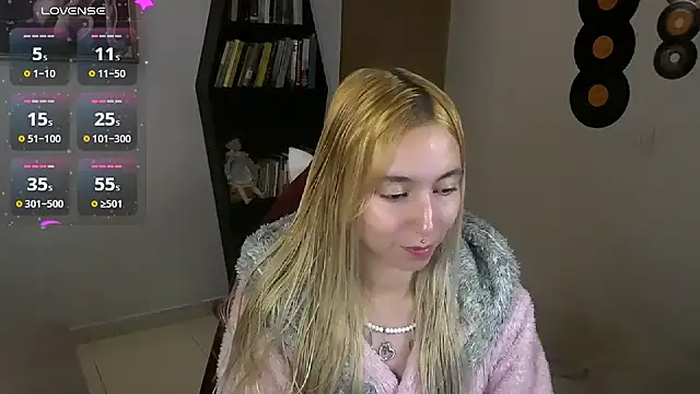 Saucy Jenn online show from September 2025 01:11:01 AM