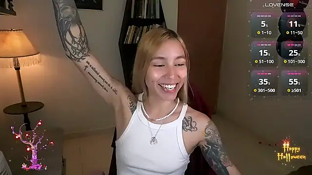 Saucy Jenn online show from October 2025 02:01:02 AM