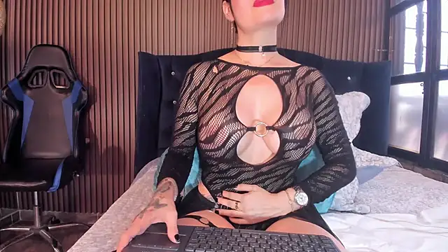 Snapshot of JuliaDawson_ chatting on October 2025 07:33:01 PM JuliaDawson online show from October 2025 07:33:01 PM