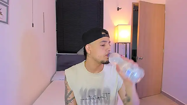 alejandro calderon1 online show from April 2026 03:38:01 AM