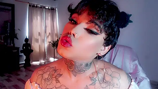 Snapshot of little_star_porn chatting on February 2025 06:30:02 PM little star porn online show from February 2025 06:30:02 PM