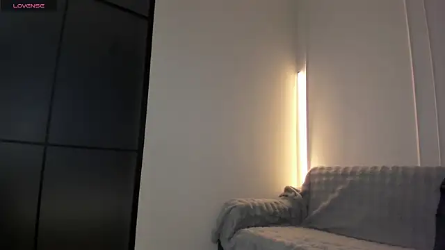 Lunaonekiss online show from June 2026 05:28:01 AM