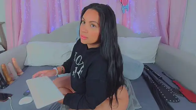 MeghanXO online show from September 2025 01:38:01 PM