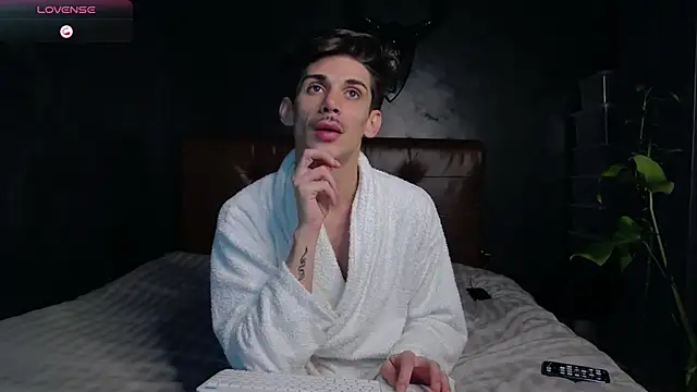 DanielCrush1 online show from November 2025 05:13:02 PM