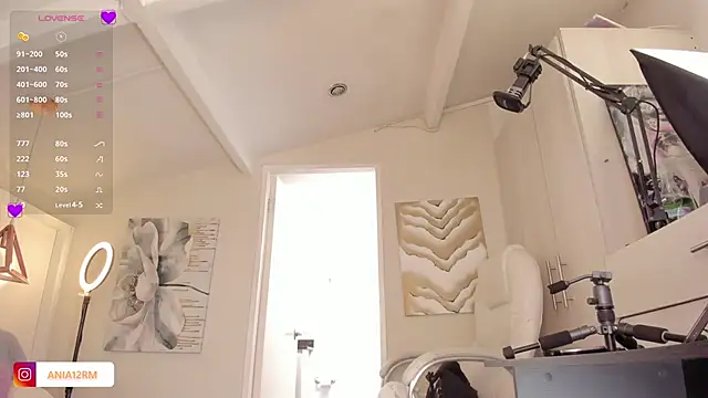 catalinasaiz online show from December 2025 02:13:02 PM