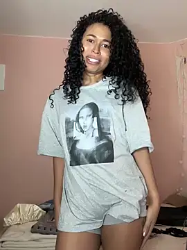 GabriSaenz online show from December 2024 10:28:02 PM