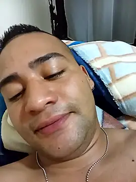 Snapshot of EISONREINA11 chatting on October 2025 11:18:02 PM EISONREINA11 online show from October 2025 11:18:02 PM