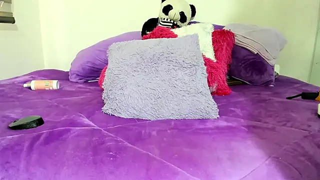 Snapshot of Emiily_88 chatting on February 2025 09:42:01 PM Emiily 88 online show from February 2025 09:42:01 PM