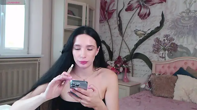 Snapshot of AliciaBow chatting on September 2025 02:27:01 PM AliciaBow online show from September 2025 02:27:01 PM