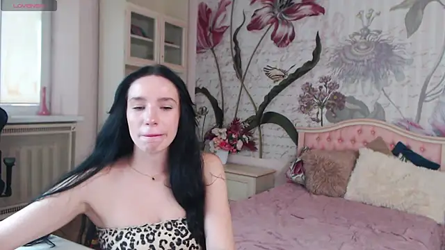 Snapshot of AliciaBow chatting on October 2025 12:03:01 PM AliciaBow online show from October 2025 12:03:01 PM