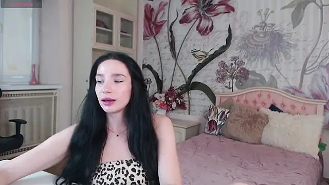 Snapshot of AliciaBow chatting on October 2025 01:20:02 PM AliciaBow online show from October 2025 01:20:02 PM