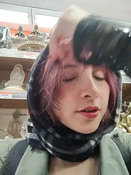 Snapshot of _Laary chatting on December 2025 08:26:01 PM Laary online show from December 2025 08:26:01 PM