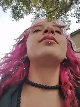 Snapshot of _Laary chatting on December 2025 08:49:01 PM Laary online show from December 2025 08:49:01 PM