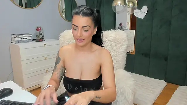 ElisaBaxter online show from November 2025 04:01:02 AM