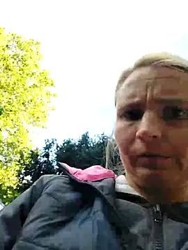 Snapshot of AnnualSunrise chatting on September 2025 04:18:01 PM AnnualSunrise online show from September 2025 04:18:01 PM