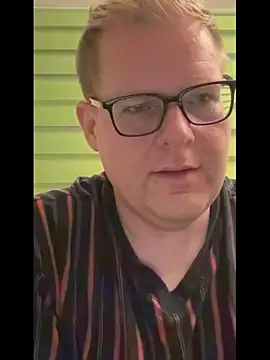 Snapshot of AnnualSunrise chatting on October 2025 08:28:02 PM AnnualSunrise online show from October 2025 08:28:02 PM