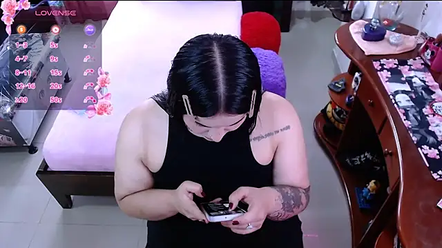 lufek23 online show from February 2025 01:28:02 PM