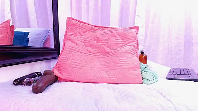 Snapshot of danna_berlin_ chatting on January 2025 10:32:02 PM danna berlin online show from January 2025 10:32:02 PM