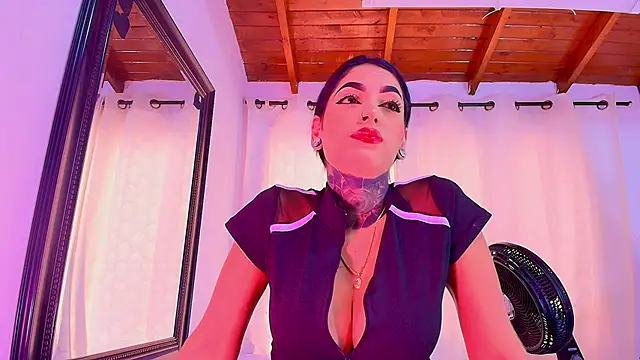 Snapshot of danna_berlin_ chatting on February 2025 07:21:01 PM danna berlin online show from February 2025 07:21:01 PM