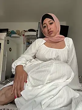 adila anich online show from December 2024 07:46:02 PM