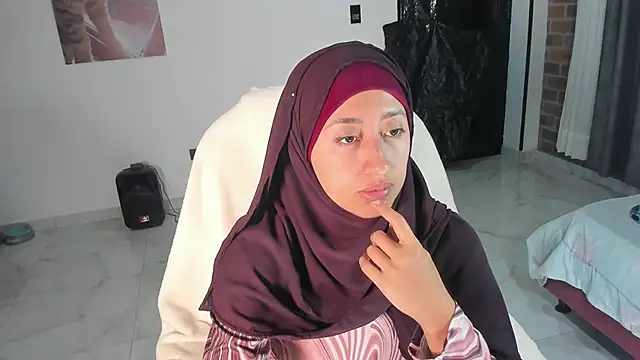 adila anich online show from January 2026 12:35:01 AM