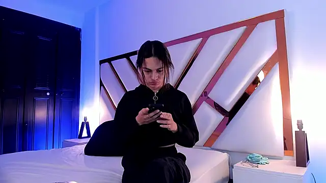 Snapshot of Aron_cruz chatting on May 2026 01:30:01 PM Aron cruz online show from May 2026 01:30:01 PM