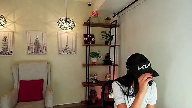 Sassy--Girl online show from February 2026 06:13:01 PM