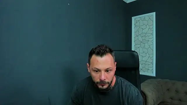 Snapshot of BrianHunts chatting on June 2026 04:42:02 AM BrianHunts online show from June 2026 04:42:02 AM