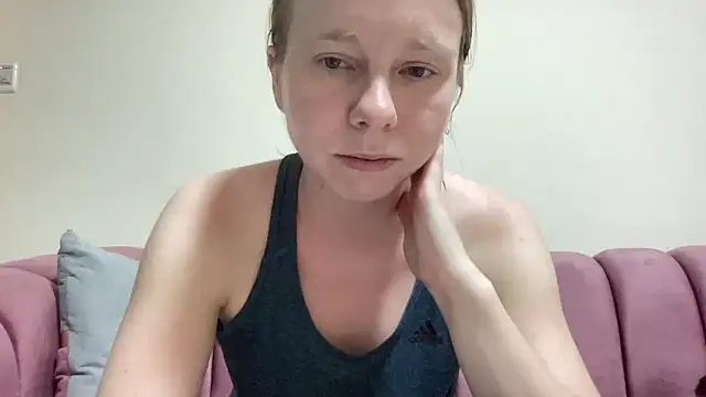 SweetLucy96 online show from October 2025 12:44:02 PM