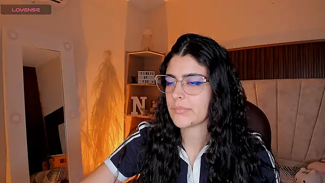 Snapshot of _Niah_ chatting on February 2026 09:09:02 PM Niah online show from February 2026 09:09:02 PM