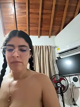 Snapshot of _Niah_ chatting on February 2026 02:04:02 AM Niah online show from February 2026 02:04:02 AM