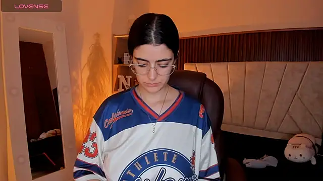 Snapshot of _Niah_ chatting on February 2026 09:18:02 PM Niah online show from February 2026 09:18:02 PM