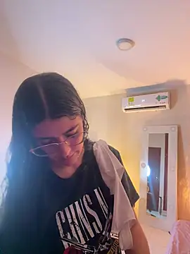 Snapshot of _Niah_ chatting on February 2026 09:09:02 PM Niah online show from February 2026 09:09:02 PM