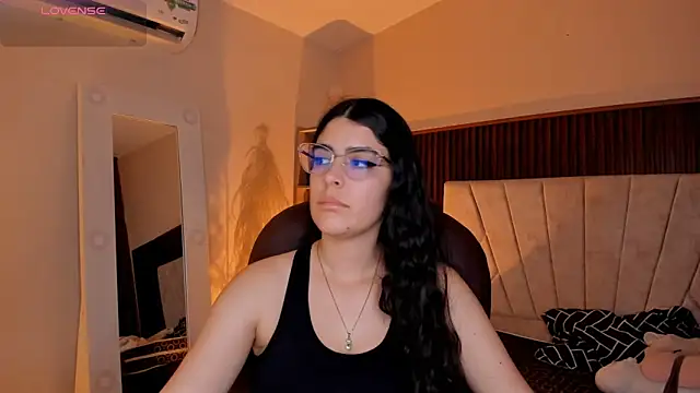 Snapshot of _Niah_ chatting on February 2026 08:05:01 PM Niah online show from February 2026 08:05:01 PM