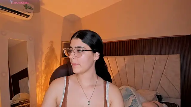 Snapshot of _Niah_ chatting on February 2026 08:48:02 PM Niah online show from February 2026 08:48:02 PM