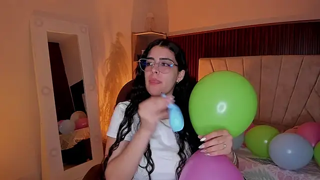  Niah  online show from April 2026 09:04:02 PM