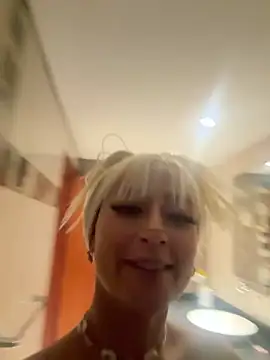 Mia-Bloom online show from March 2025 09:48:02 AM