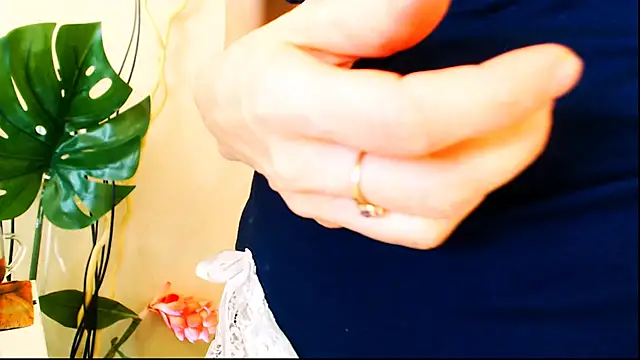 Snapshot of OLIVIA_CANDY chatting on February 2025 07:39:02 AM OLIVIA CANDY online show from February 2025 07:39:02 AM