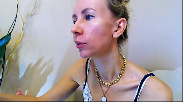 Snapshot of OLIVIA_CANDY chatting on February 2025 12:06:02 PM OLIVIA CANDY online show from February 2025 12:06:02 PM