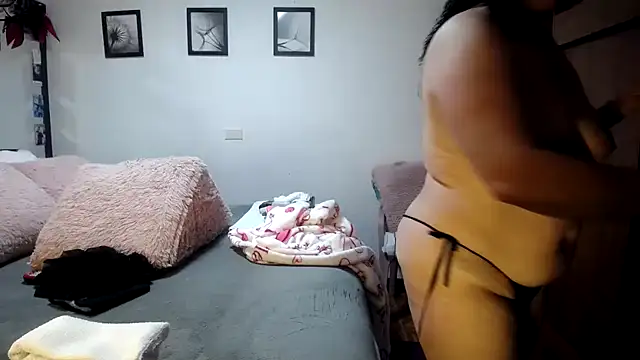 Snapshot of maturehoxx chatting on March 2025 09:13:02 PM maturehoxx online show from March 2025 09:13:02 PM