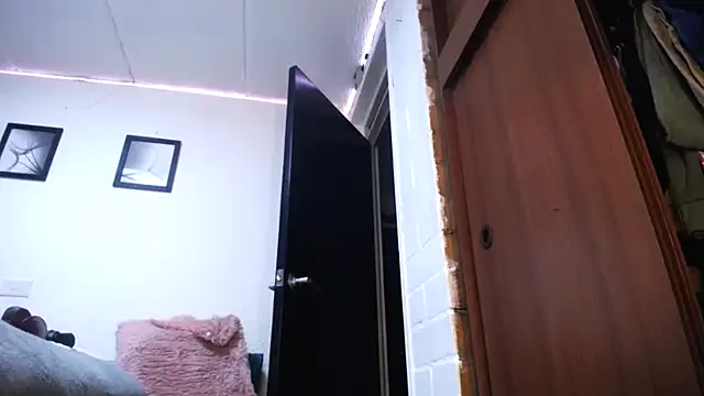 Snapshot of maturehoxx chatting on March 2025 03:51:01 AM maturehoxx online show from March 2025 03:51:01 AM