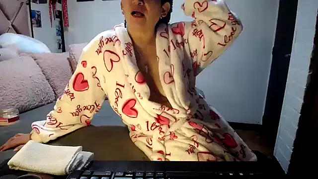 Snapshot of maturehoxx chatting on October 2025 11:01:02 PM maturehoxx online show from October 2025 11:01:02 PM