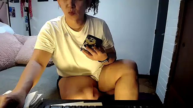 Snapshot of maturehoxx chatting on October 2025 03:03:02 AM maturehoxx online show from October 2025 03:03:02 AM